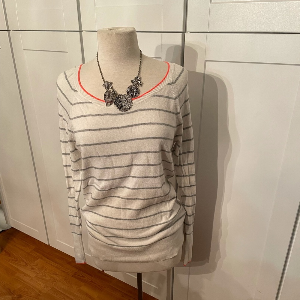 GAP sweater - size Medium